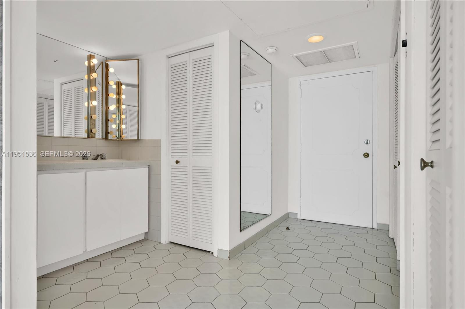 11111 Biscayne Boulevard 21c Property Photo 11