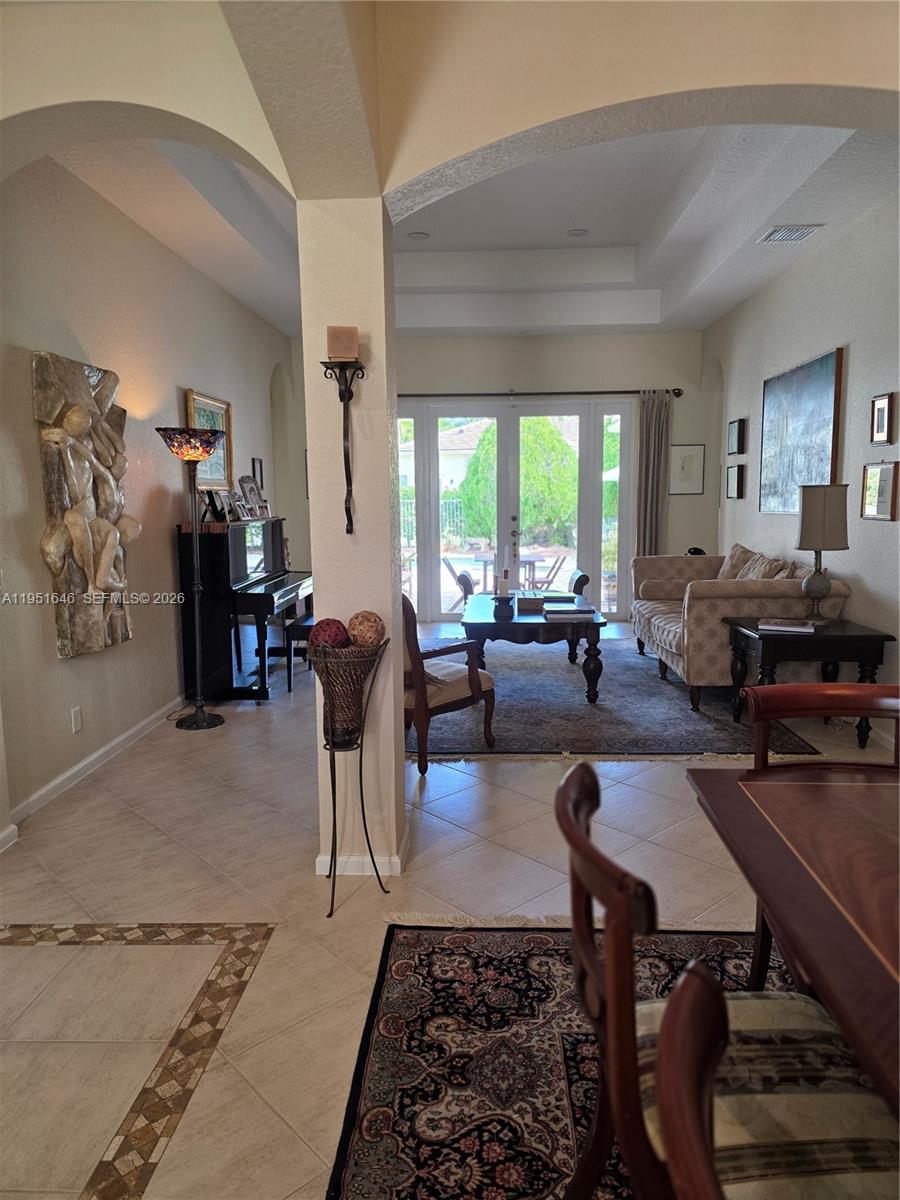 1905 Harbor View Circle Property Photo 7