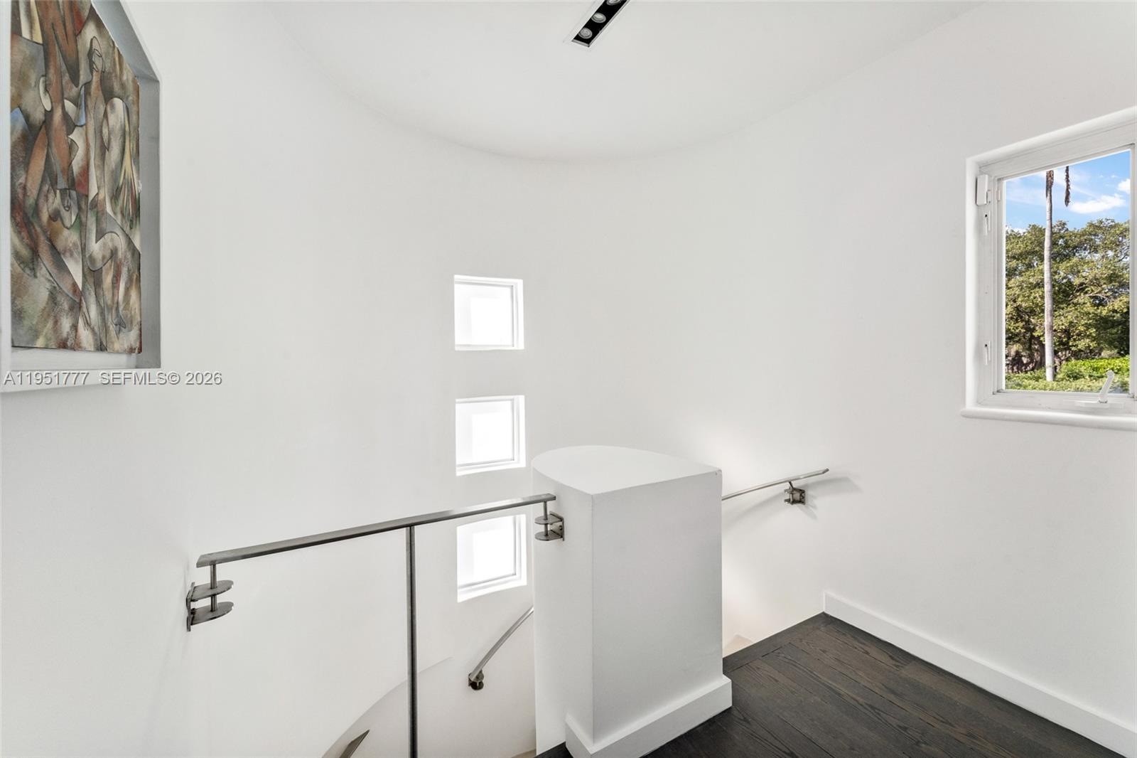 3325 Pine Tree Drive Property Photo 12