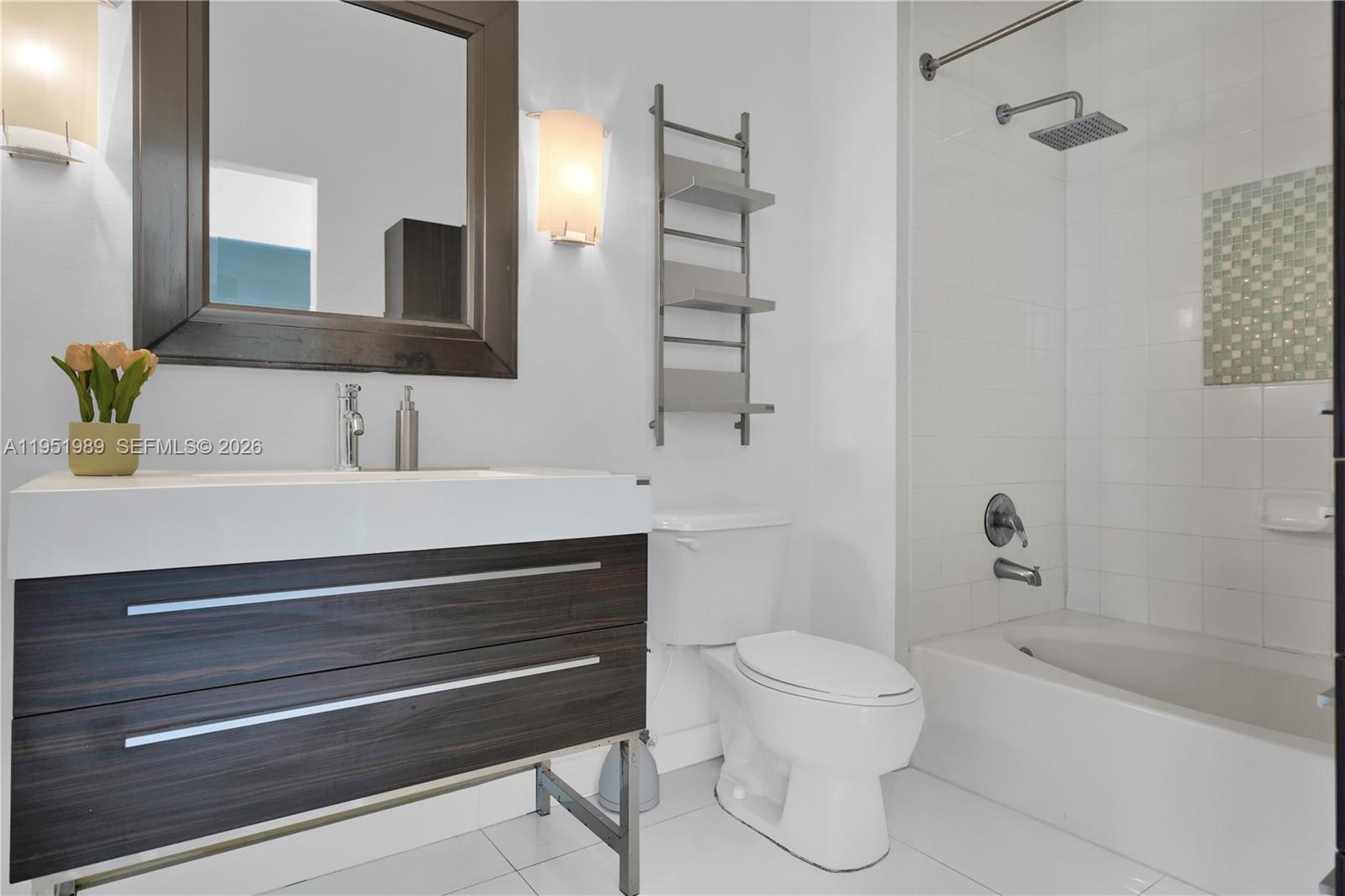 2001 Biscayne Boulevard 3213 Property Photo 4