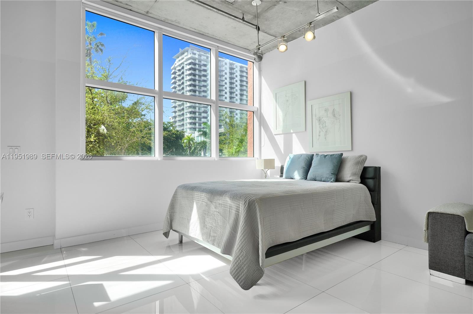 2001 Biscayne Boulevard 3213 Property Photo 8