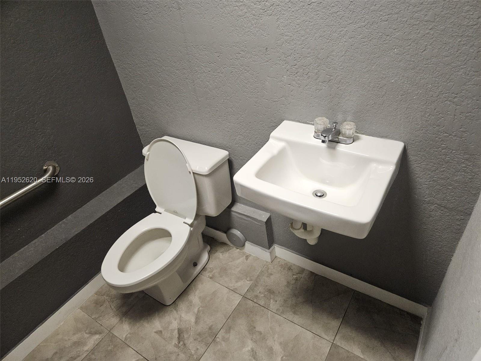 6175 Nw 167th Street G18 Property Photo 9
