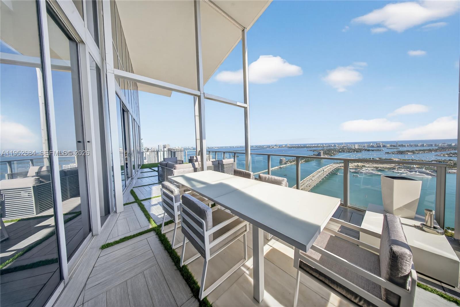 1100 Biscayne Boulevard 5306 Property Photo 3