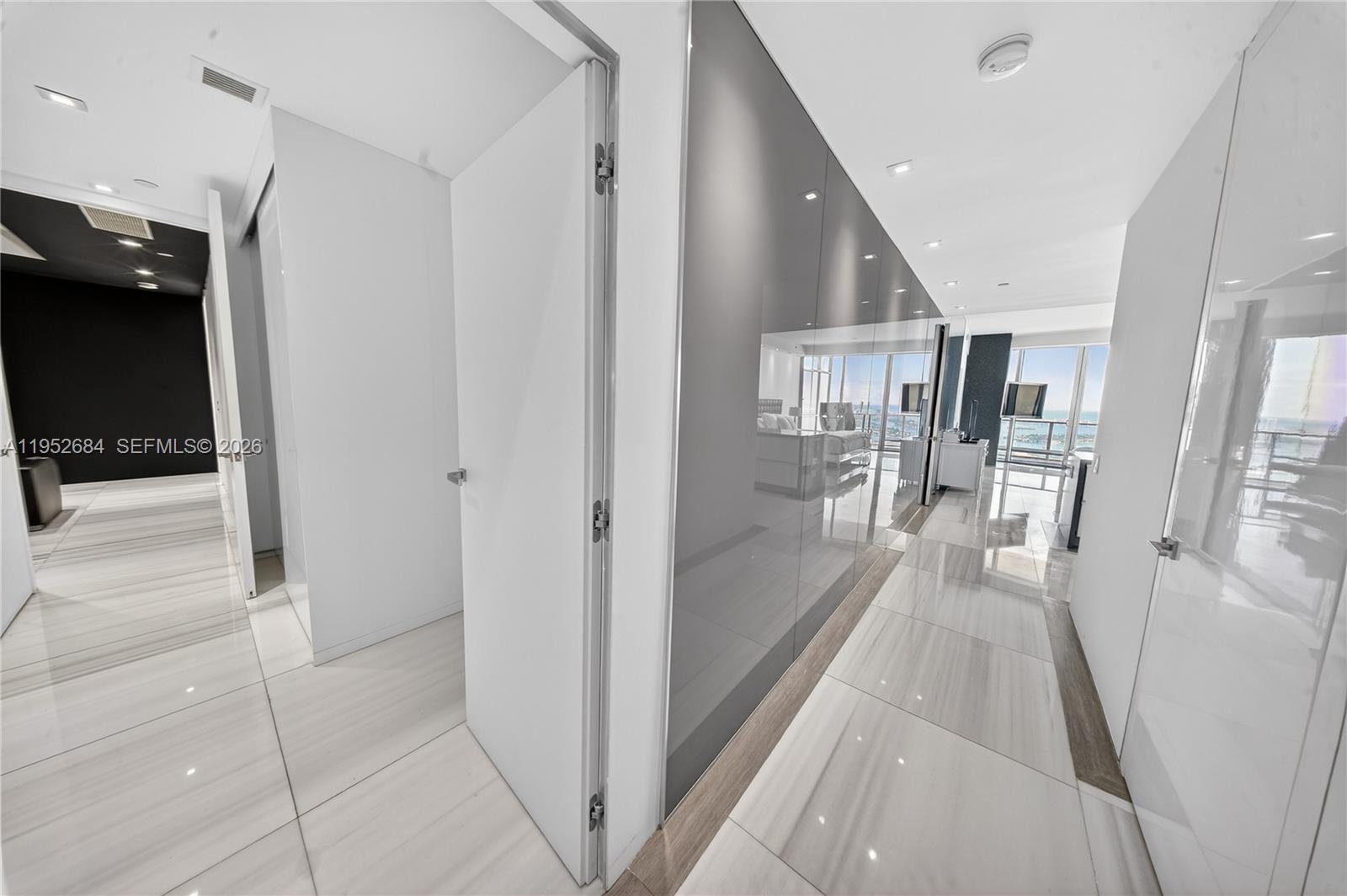 1100 Biscayne Boulevard 5306 Property Photo 39