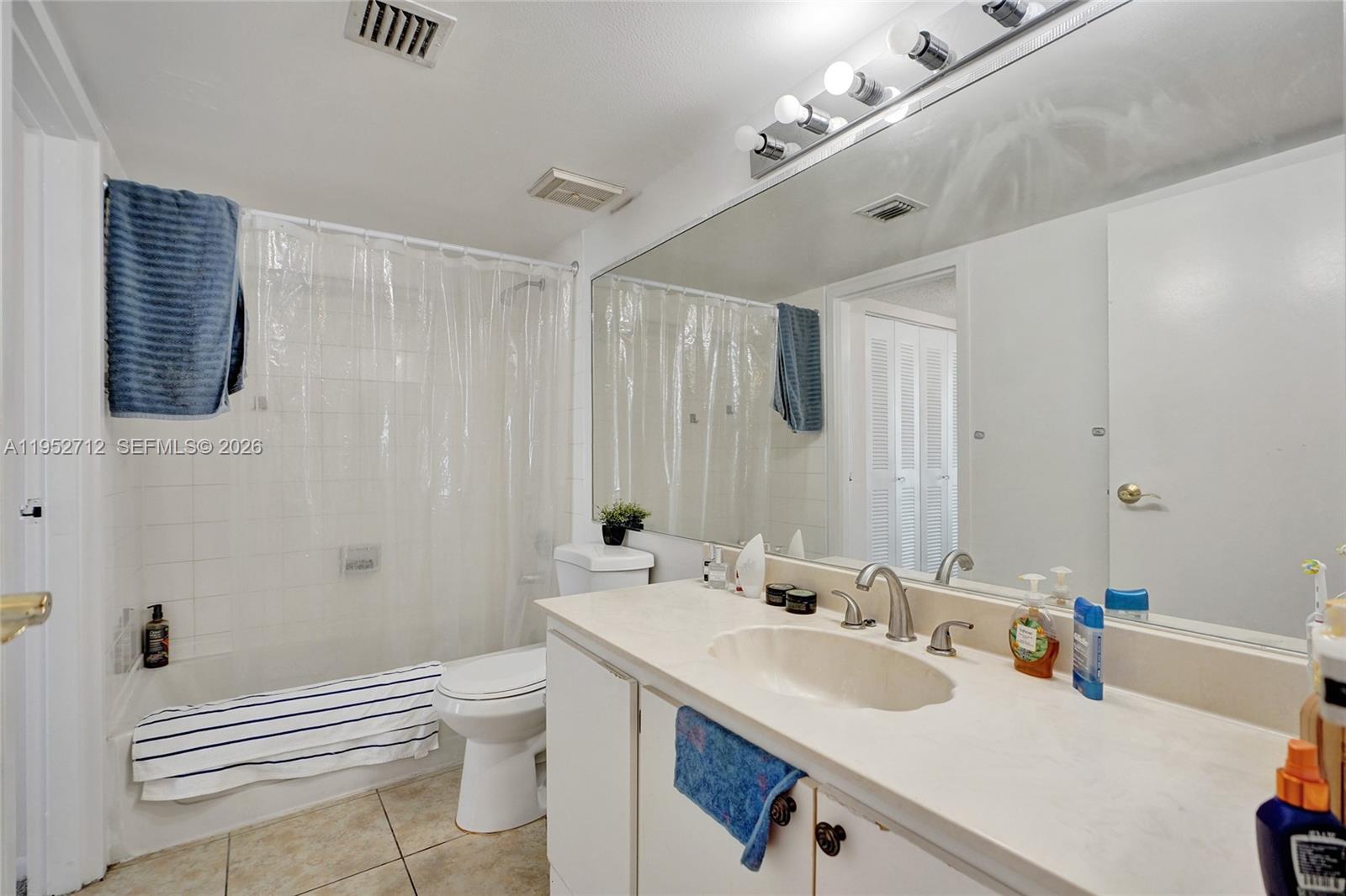 7601 E Treasure Drive 1120 Property Photo 17
