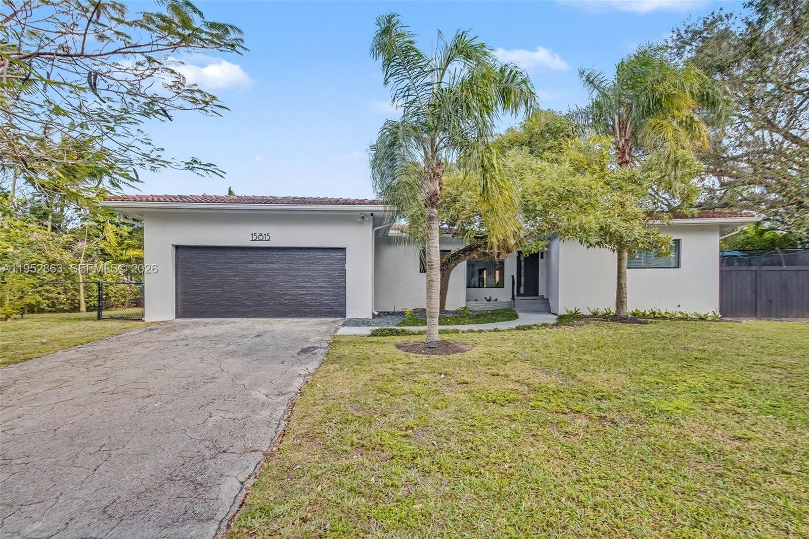 15815 SW 85th Avenue Property Photo 1