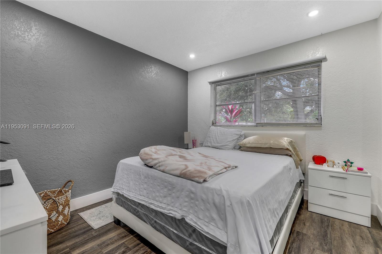 5712 Monroe Street Property Photo 12