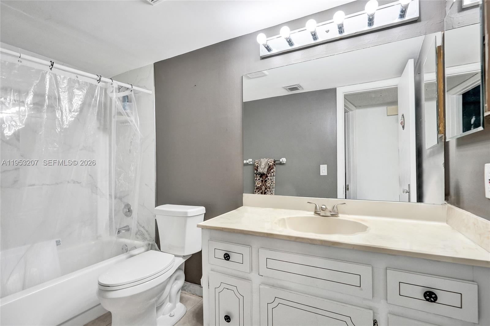 3511 E Inverrary Drive 107 Property Photo 14
