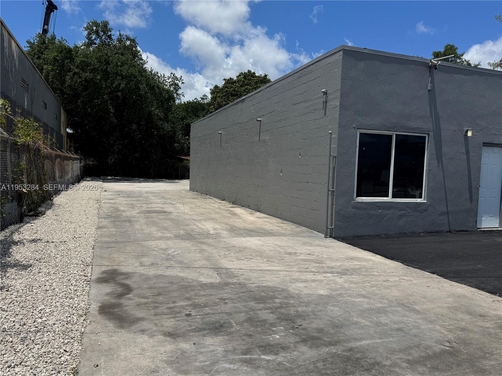 A11953284 Property Photo 3
