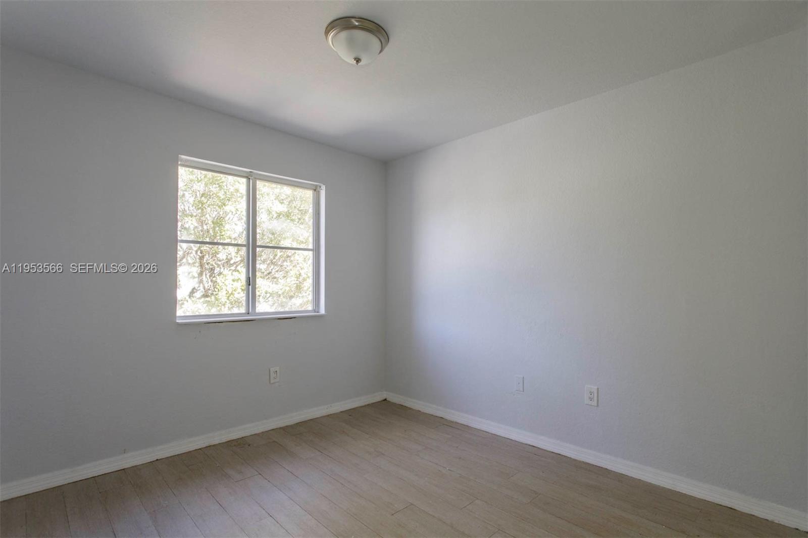 1518 Se 31 Court Property Photo 21