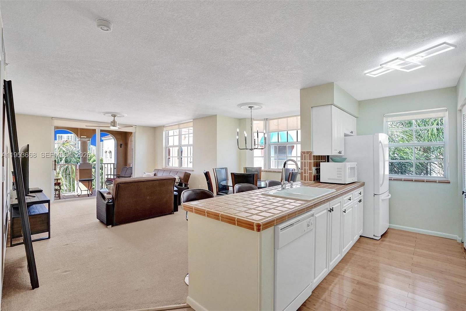 A11953668 Property Photo 3