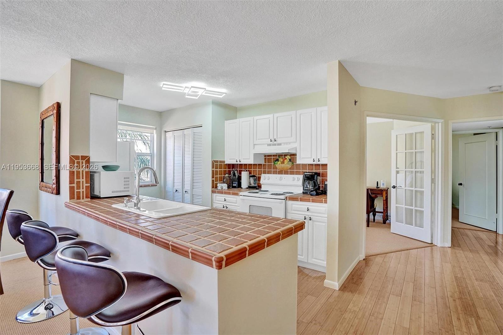 A11953668 Property Photo 4