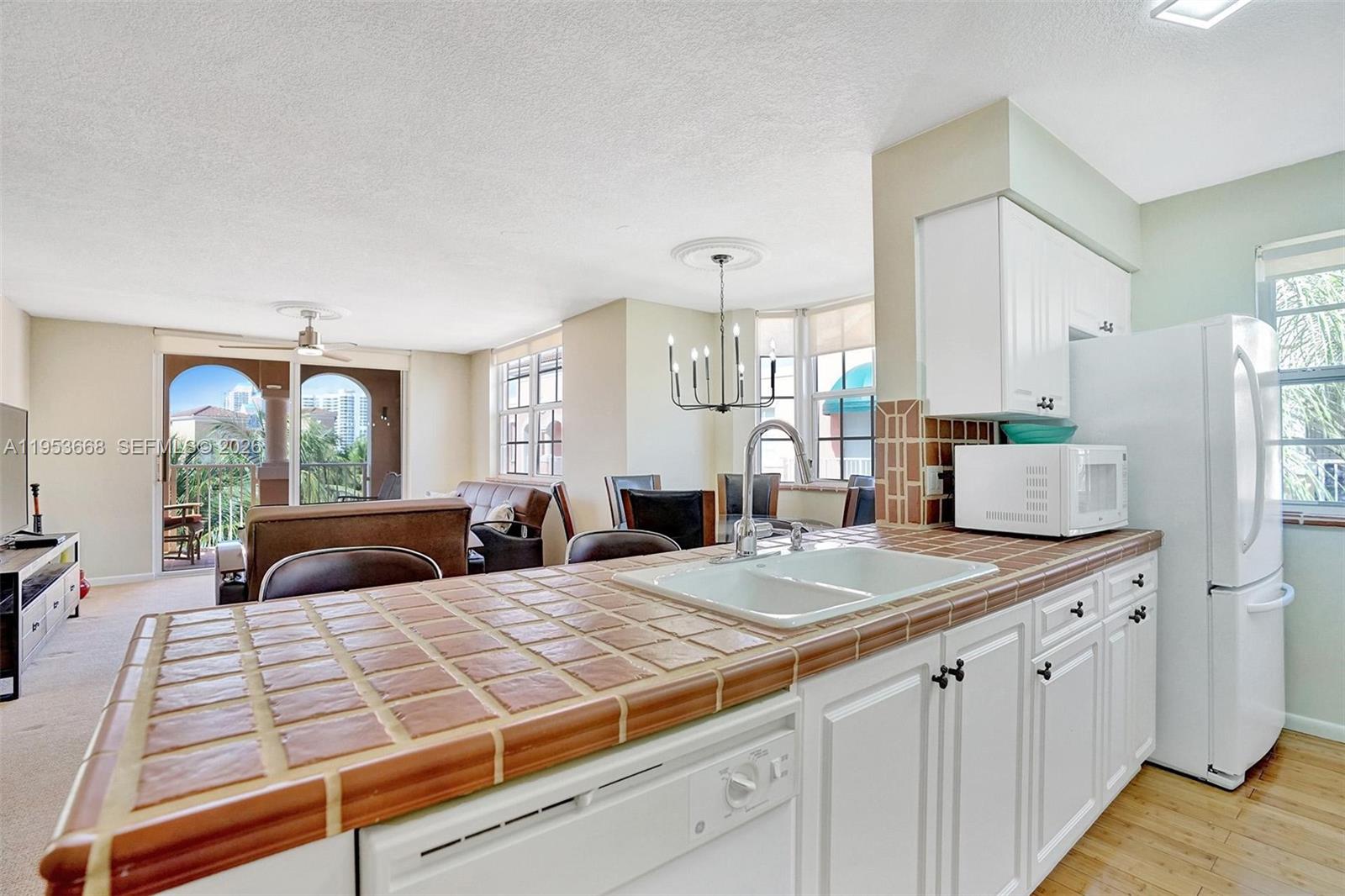 A11953668 Property Photo 8
