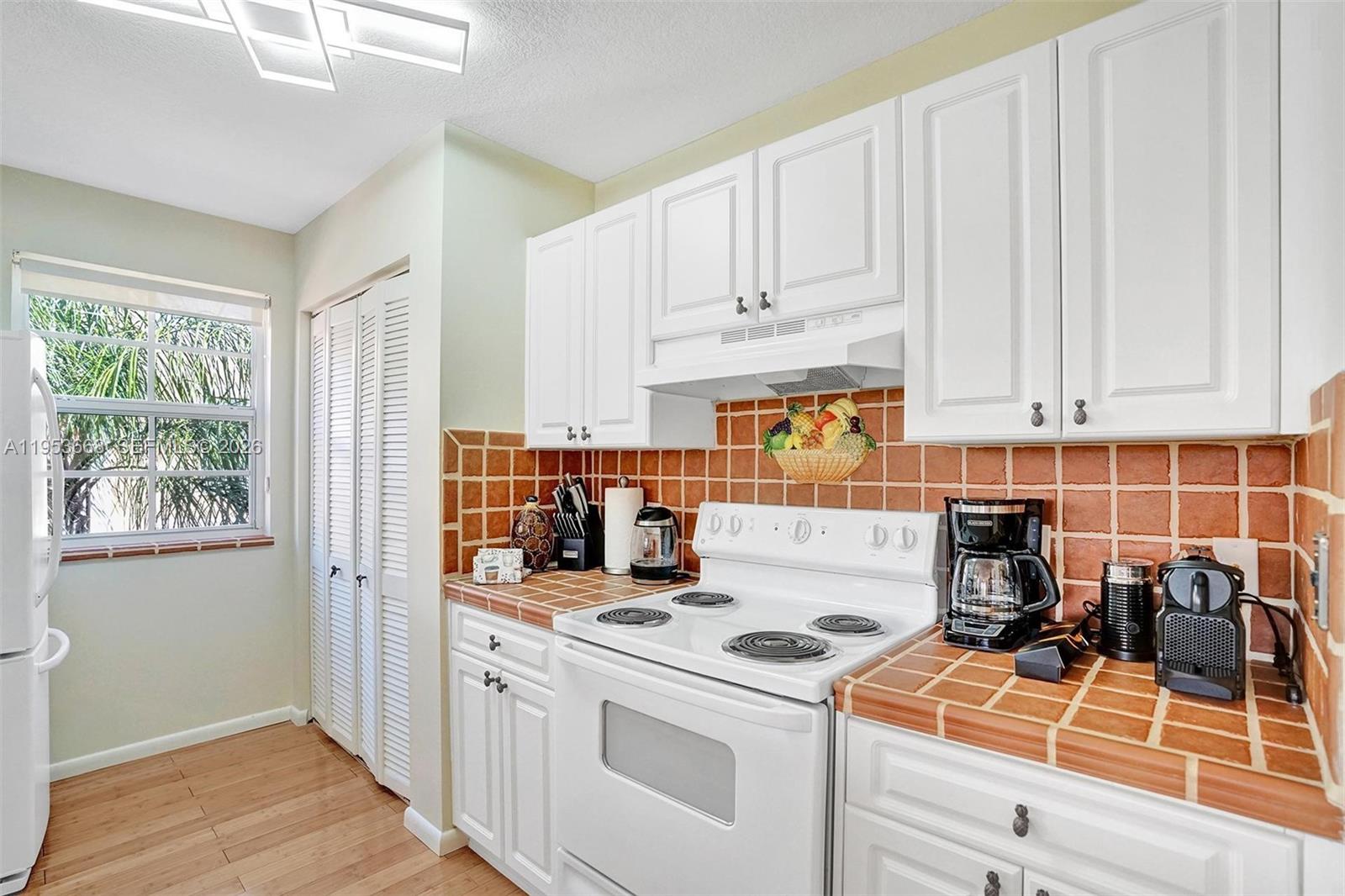 A11953668 Property Photo 9