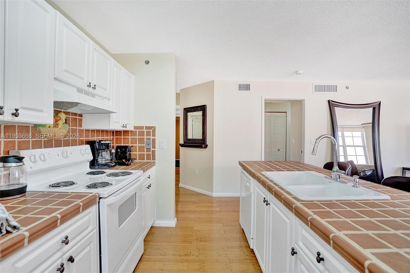 A11953668 Property Photo 10