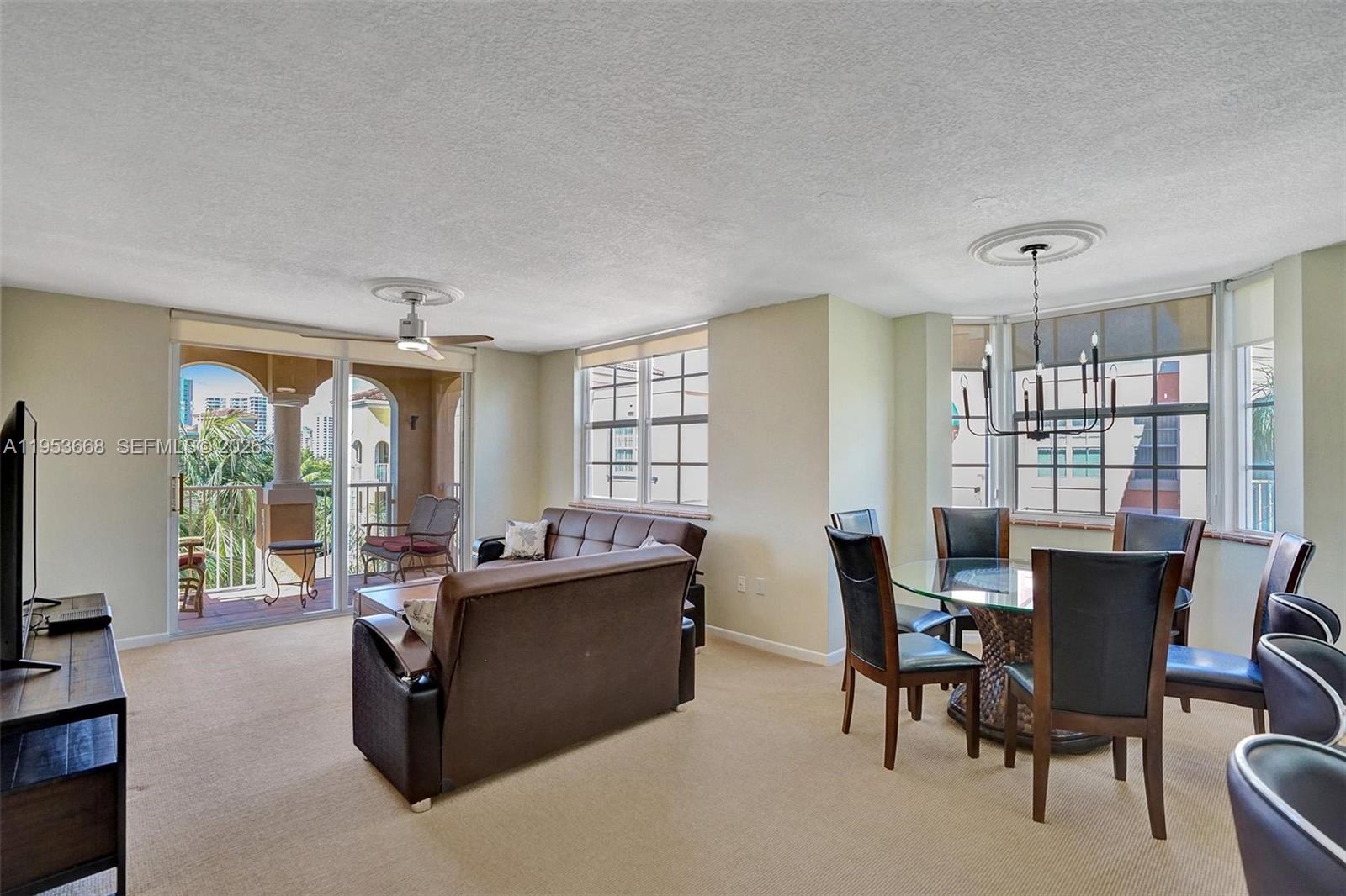 A11953668 Property Photo 11