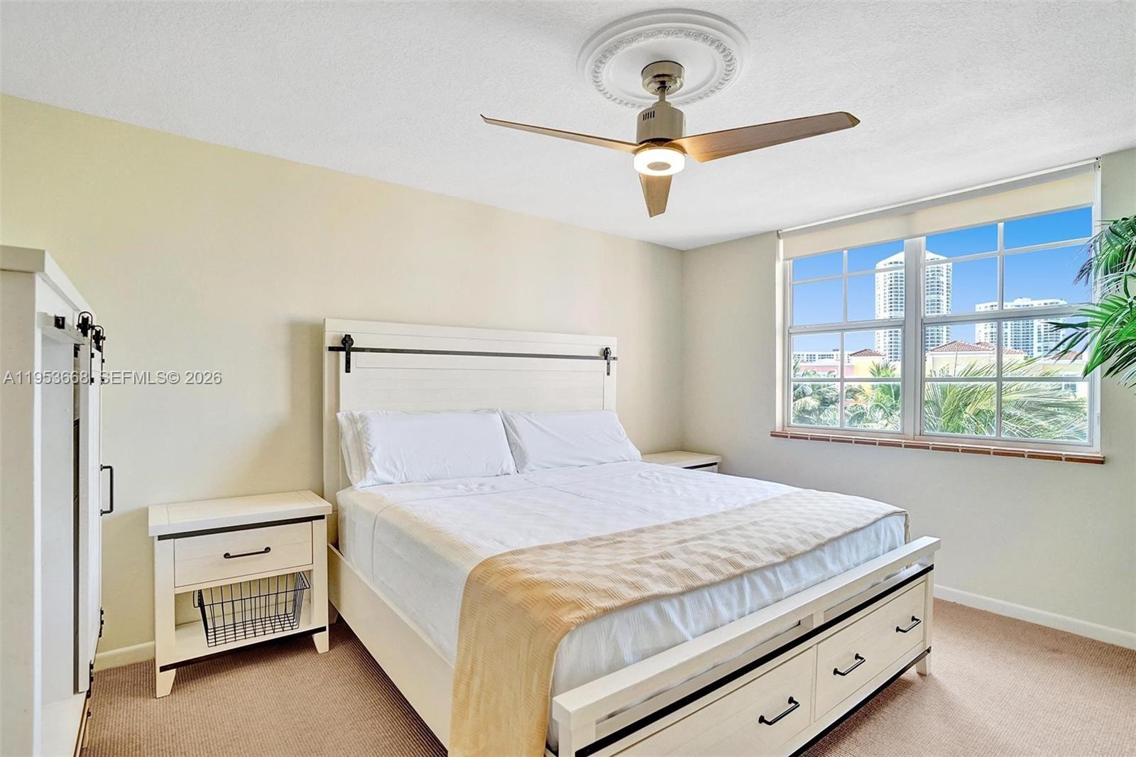 A11953668 Property Photo 18