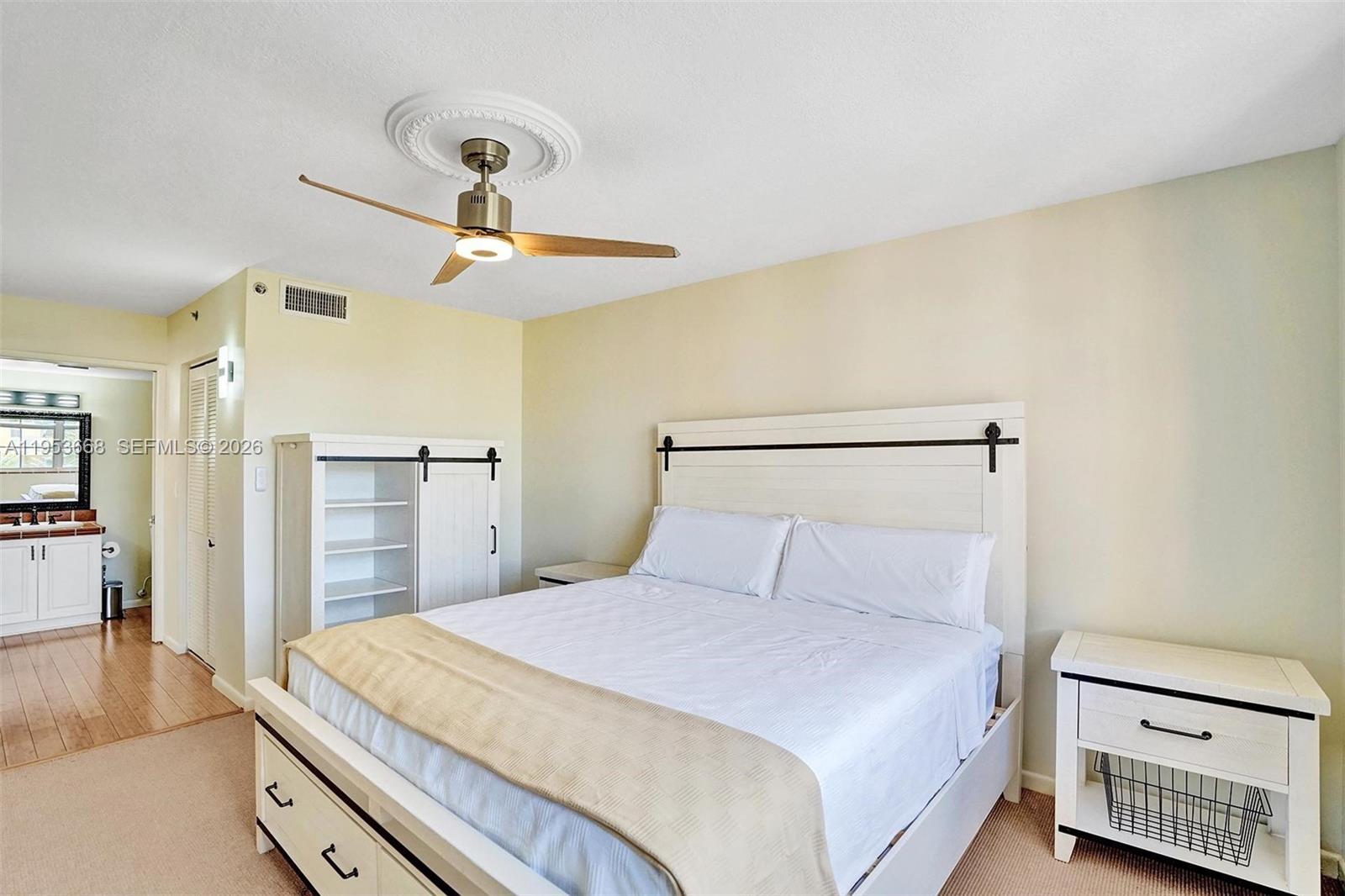 A11953668 Property Photo 19
