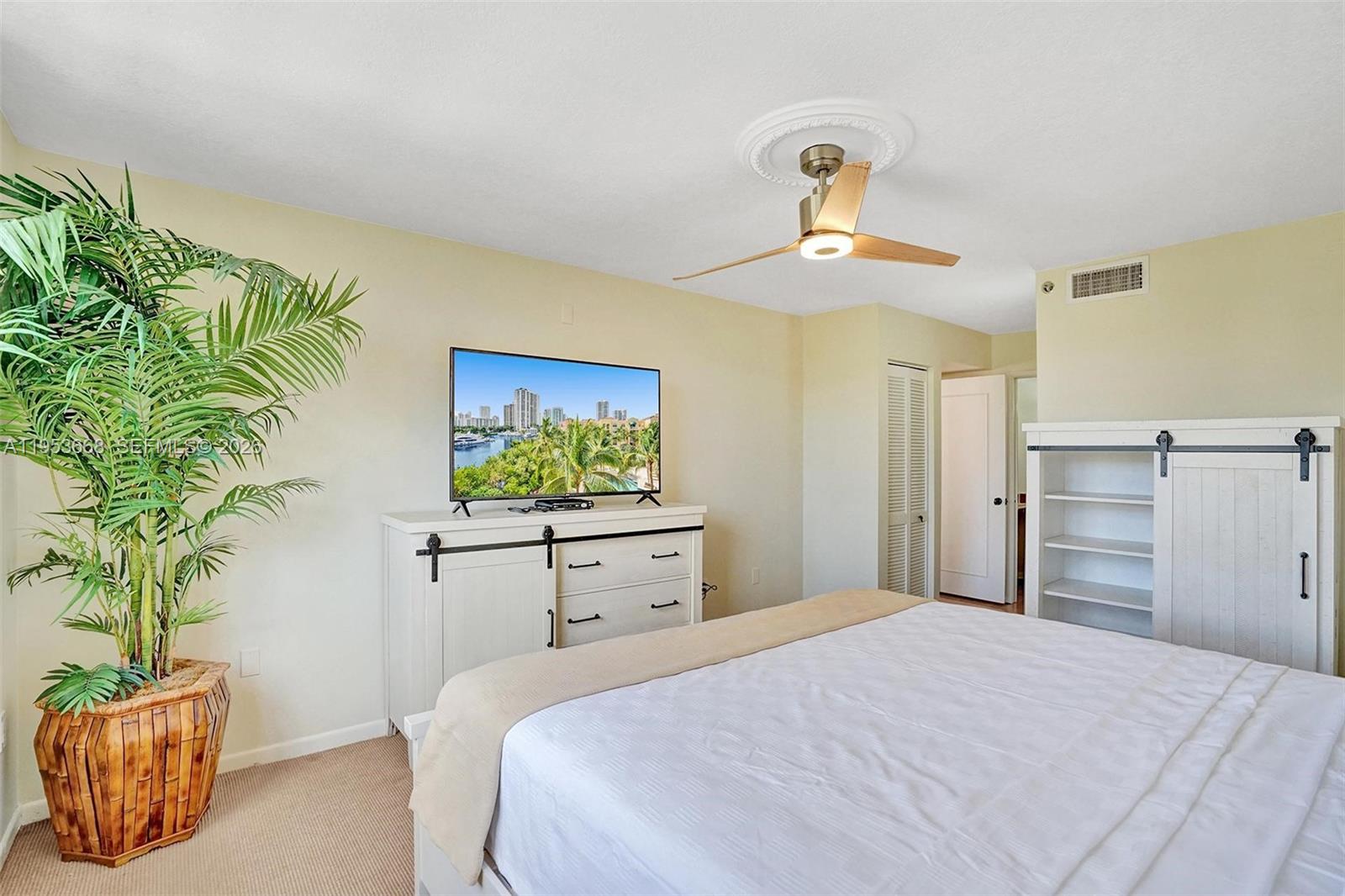 A11953668 Property Photo 20