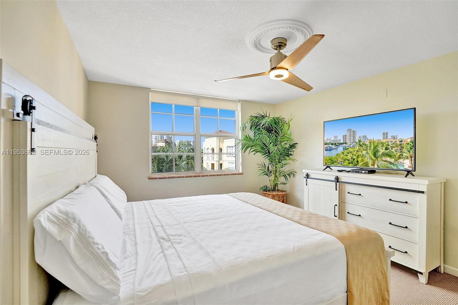 A11953668 Property Photo 21