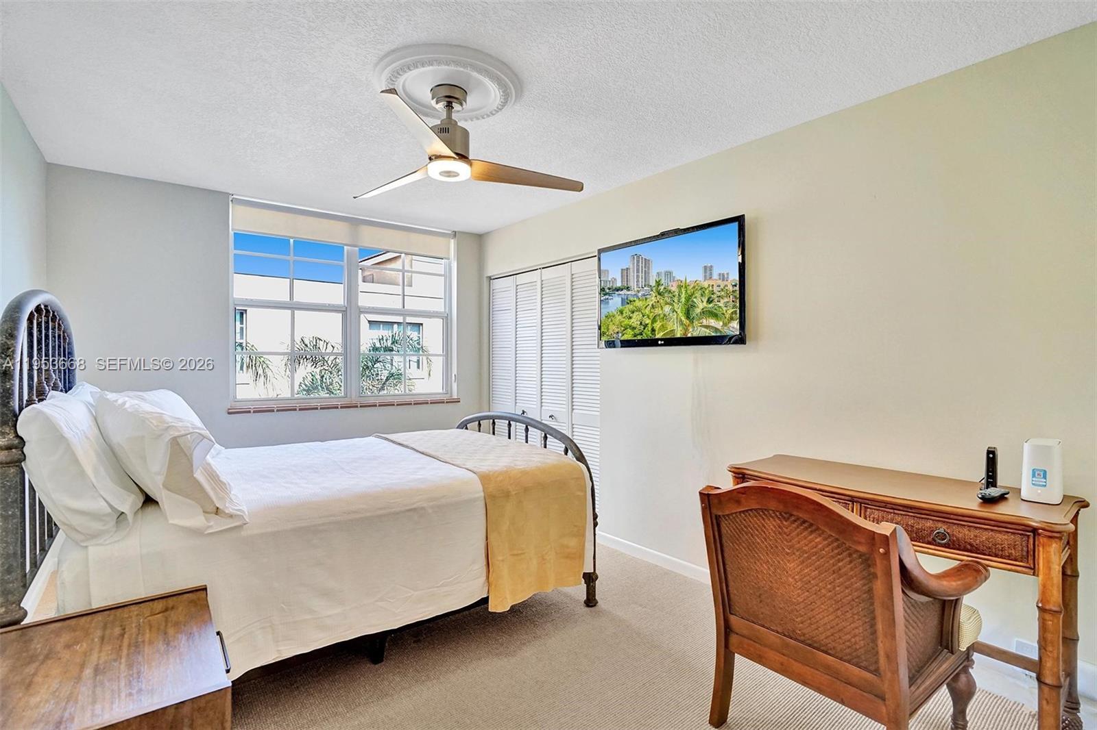 A11953668 Property Photo 25