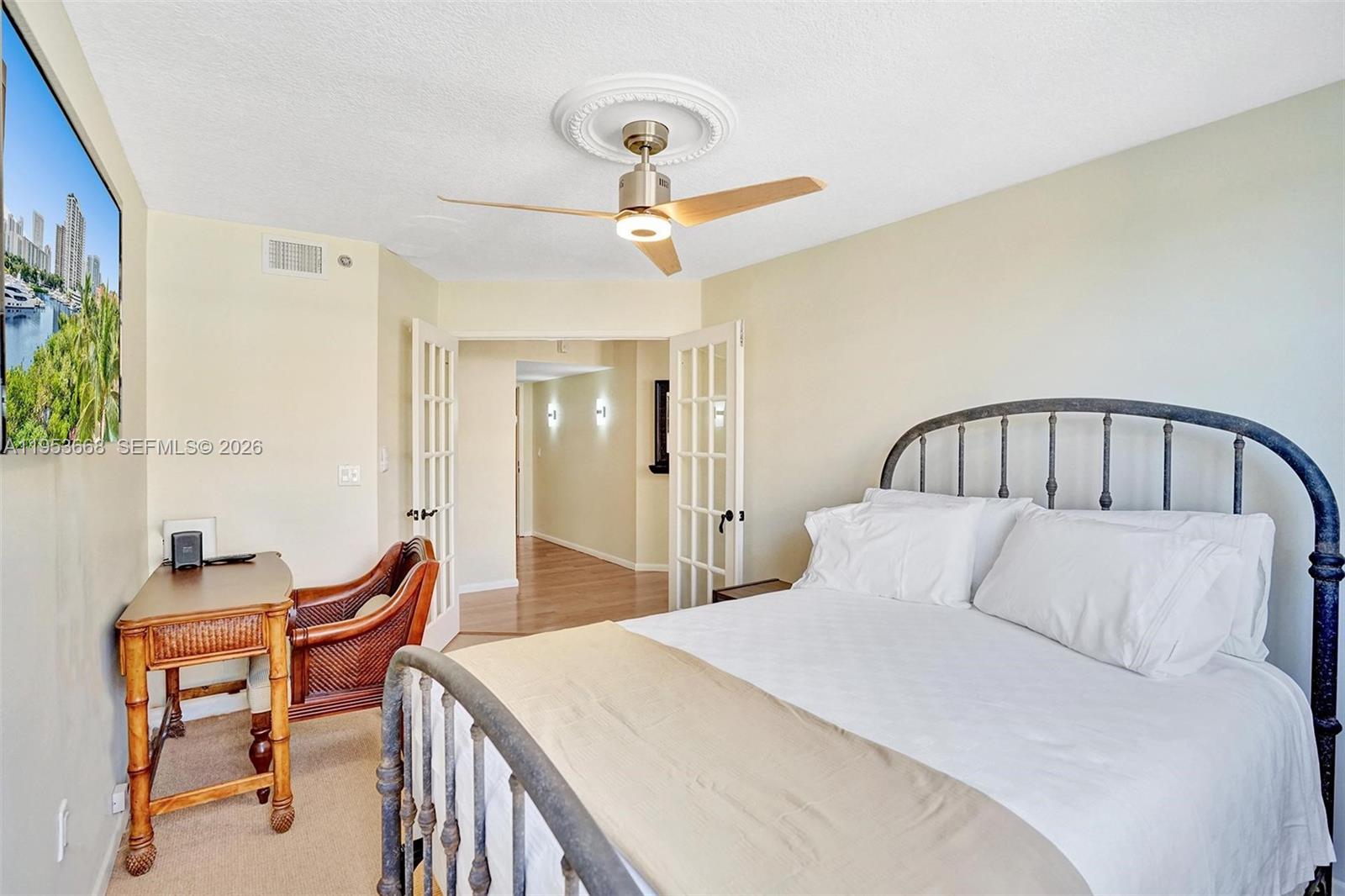 A11953668 Property Photo 27
