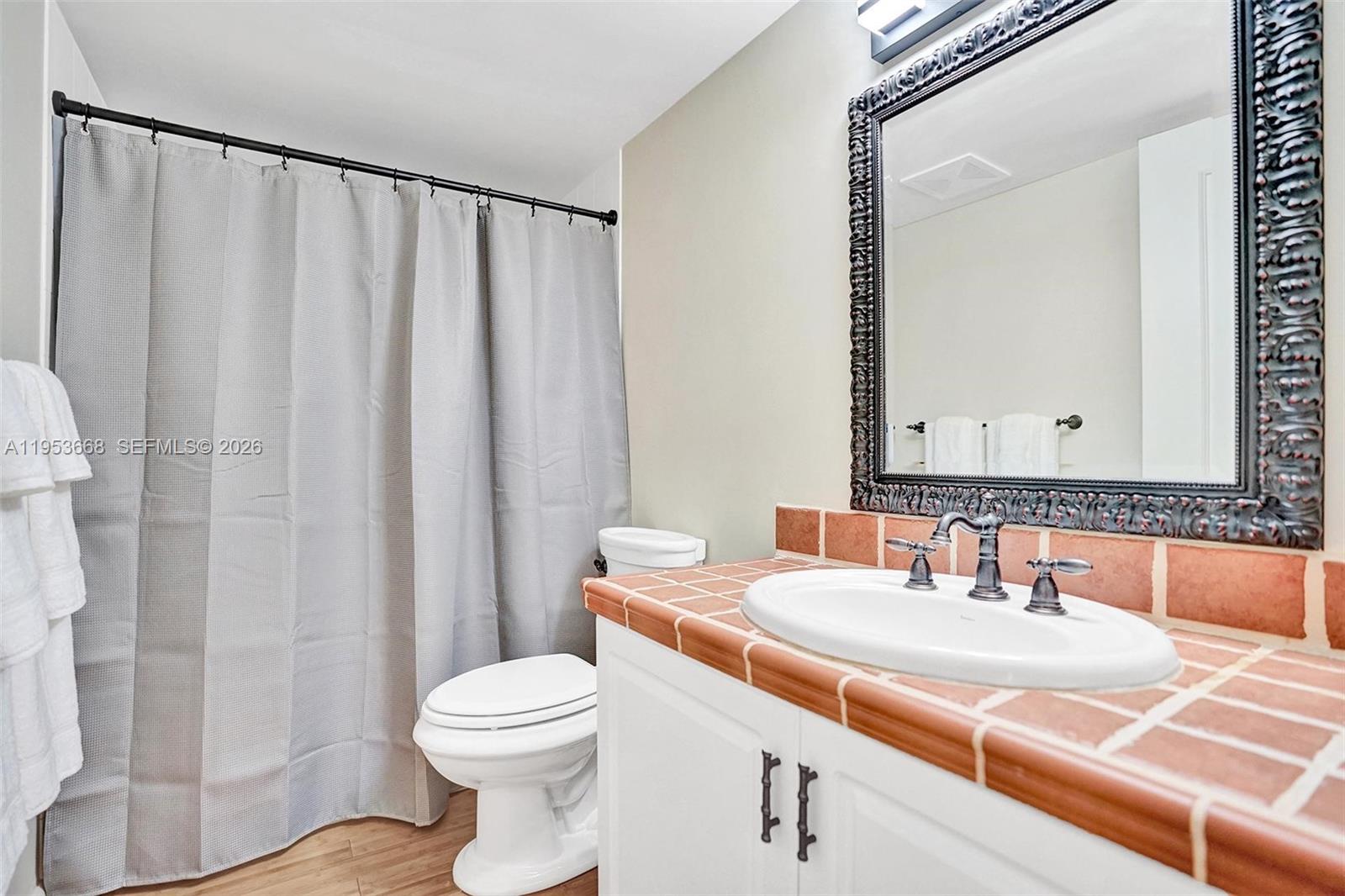 A11953668 Property Photo 28