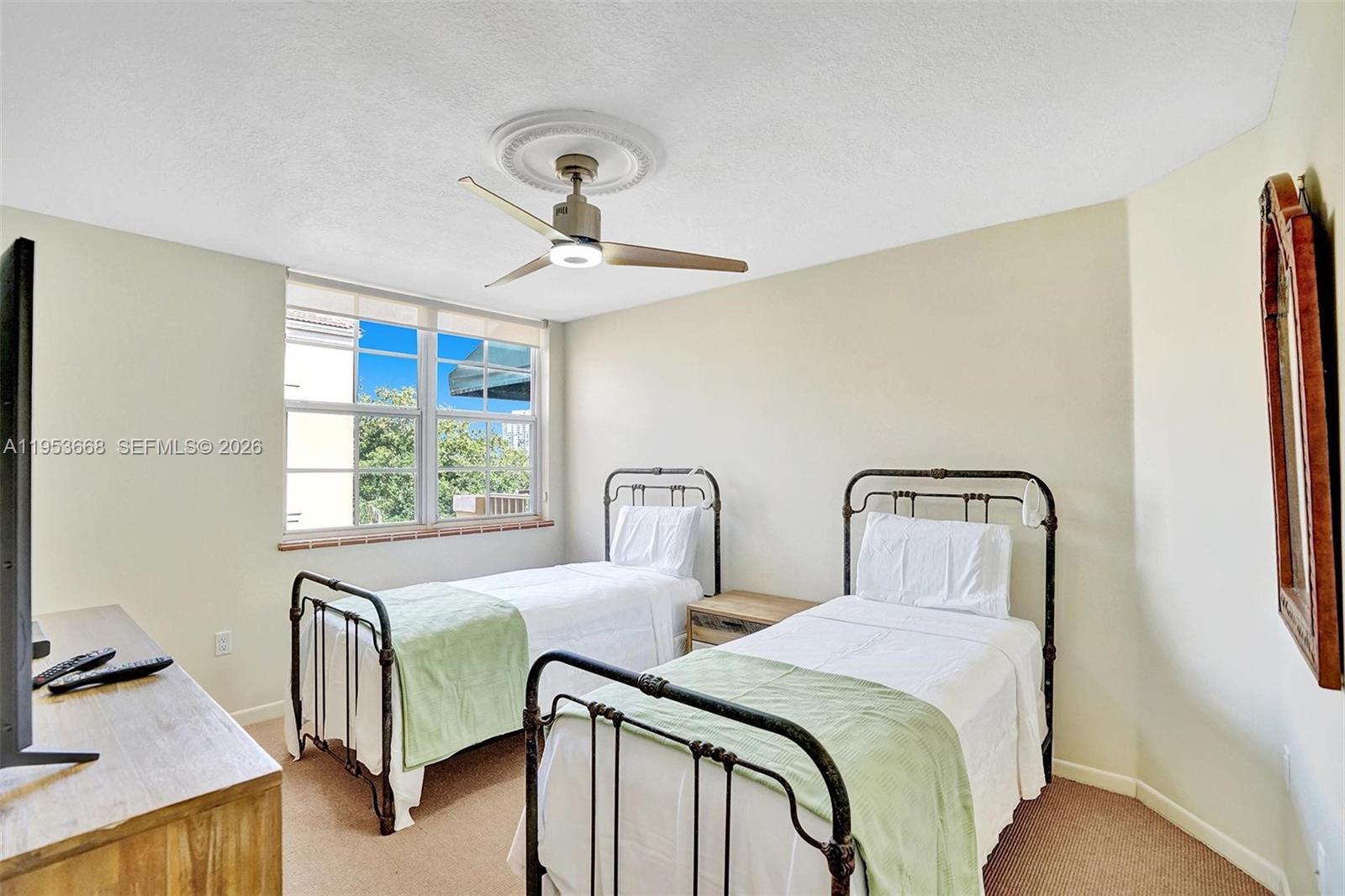 A11953668 Property Photo 29
