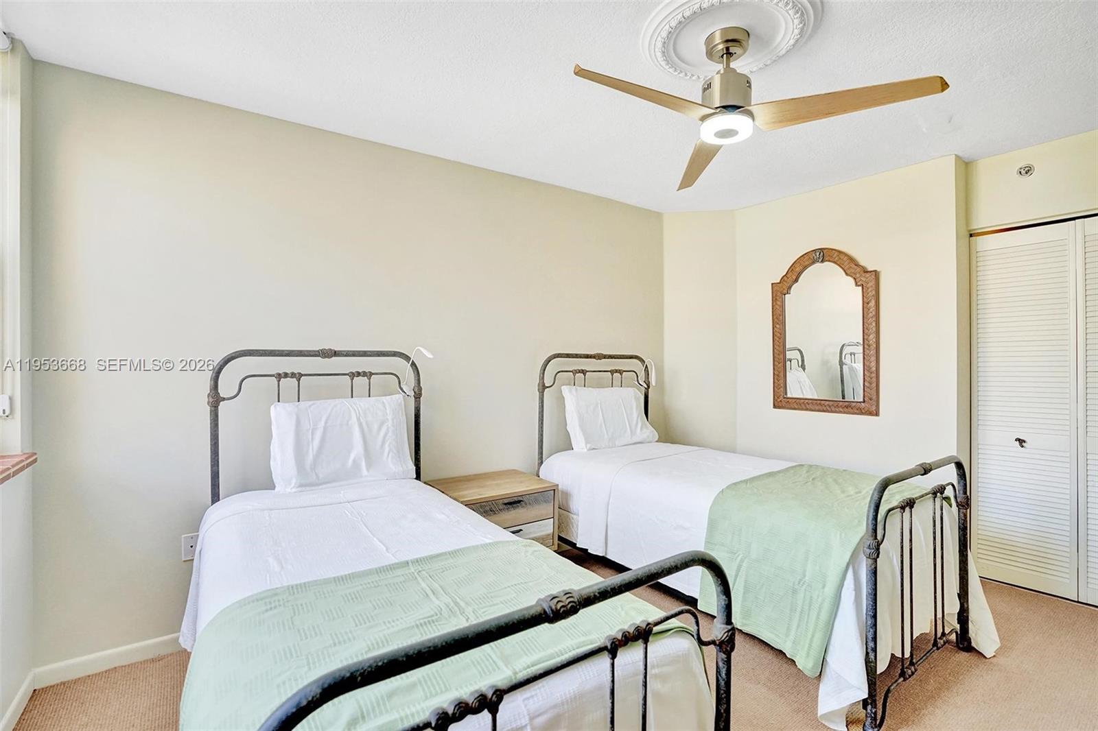 A11953668 Property Photo 31