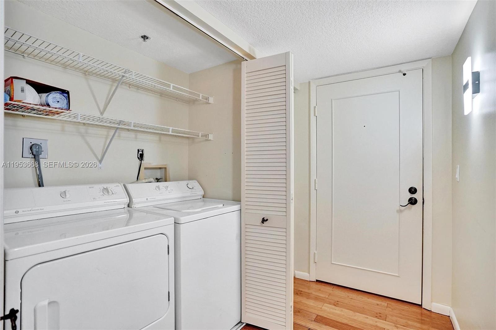 A11953668 Property Photo 38