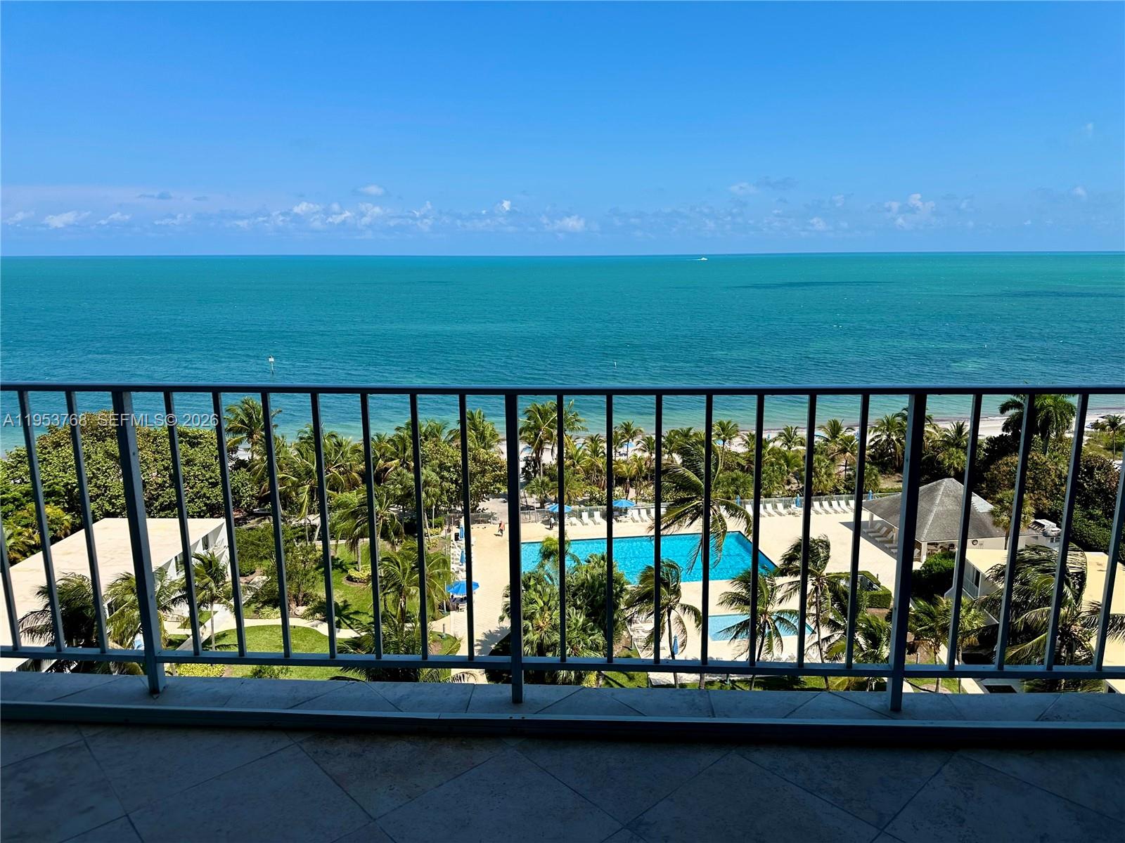 881 Ocean Drive 10d Property Photo 2