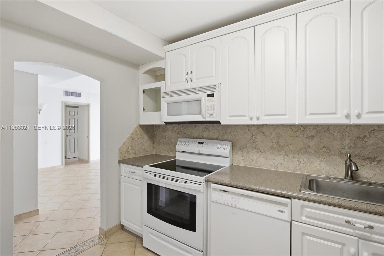 3731 N Country Club Drive 1421 Property Photo 8