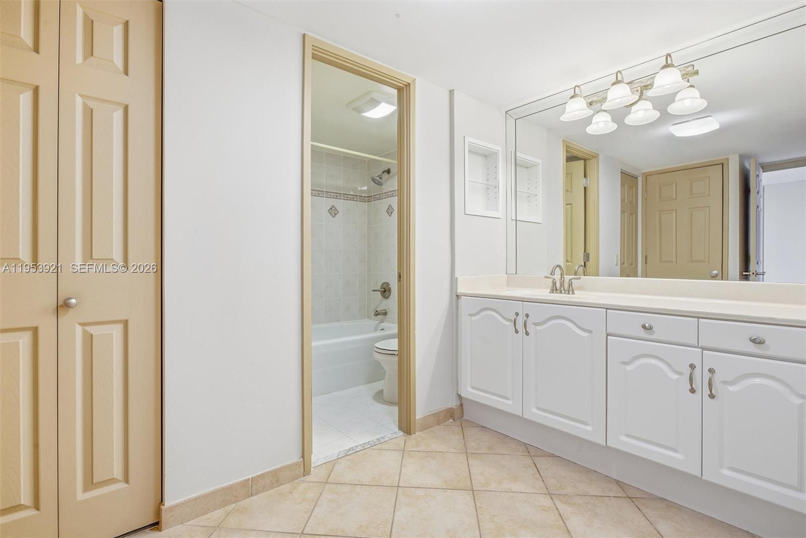 3731 N Country Club Drive 1421 Property Photo 10