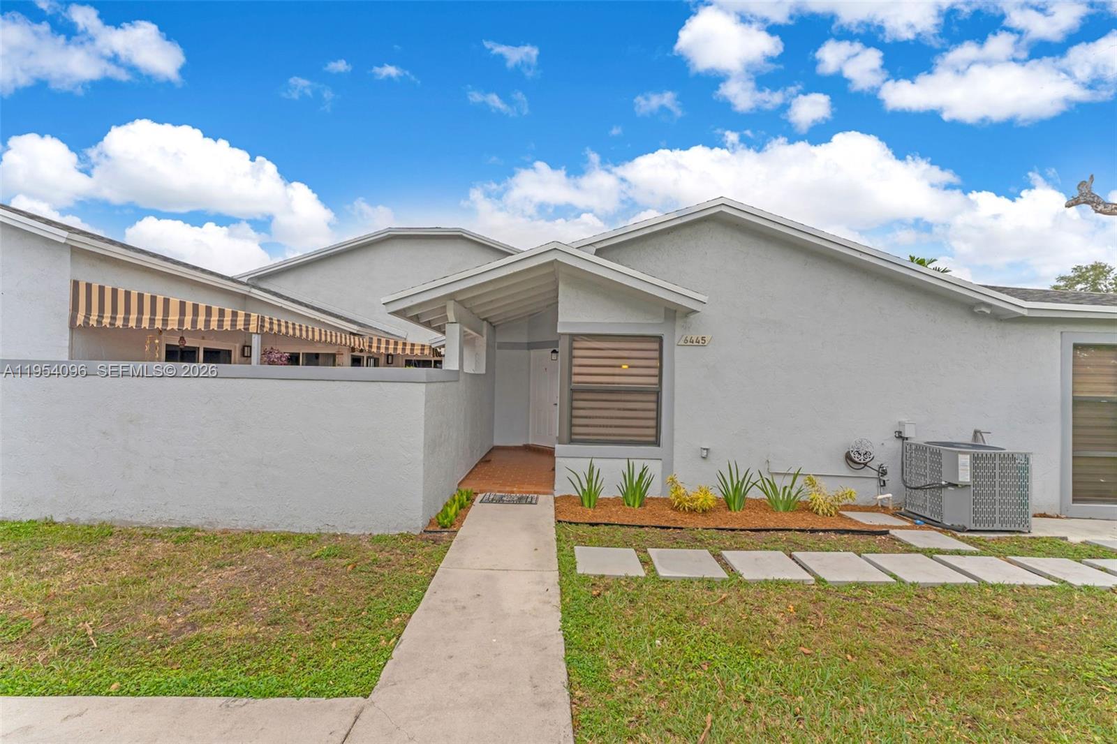 6445 Sw 152nd Place 6-45 Property Photo 1