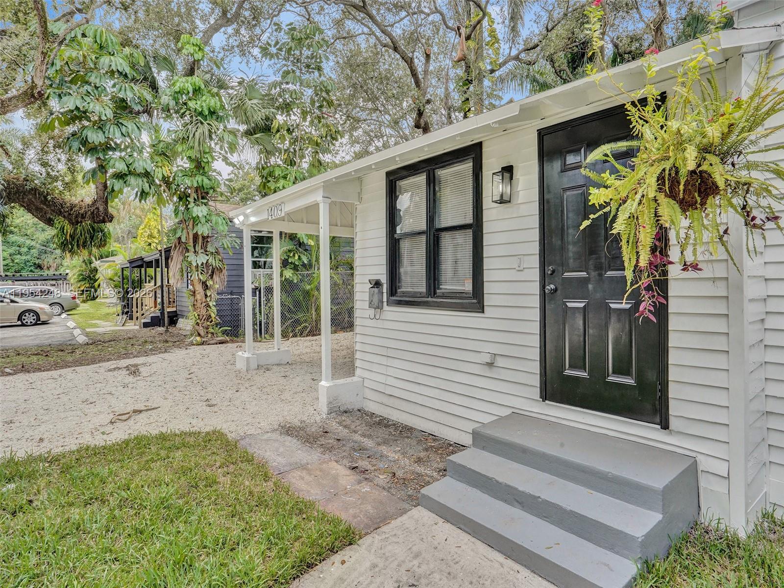 1409 Sw 1st Street Property Photo 2