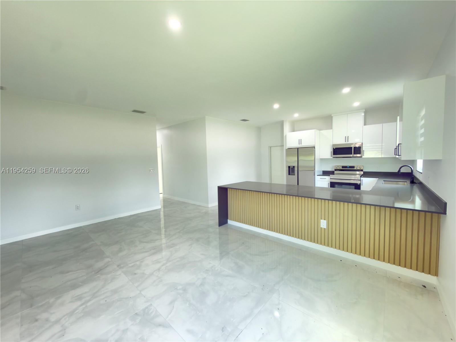 1111 Gunby Avenue S Property Photo 4