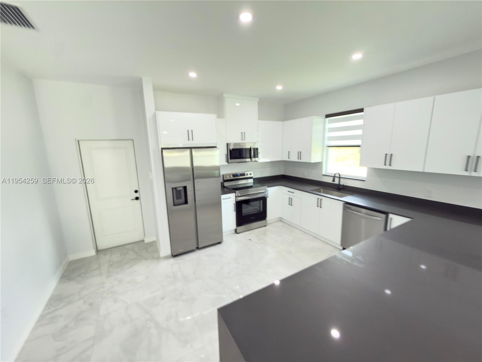 1111 Gunby Avenue S Property Photo 6