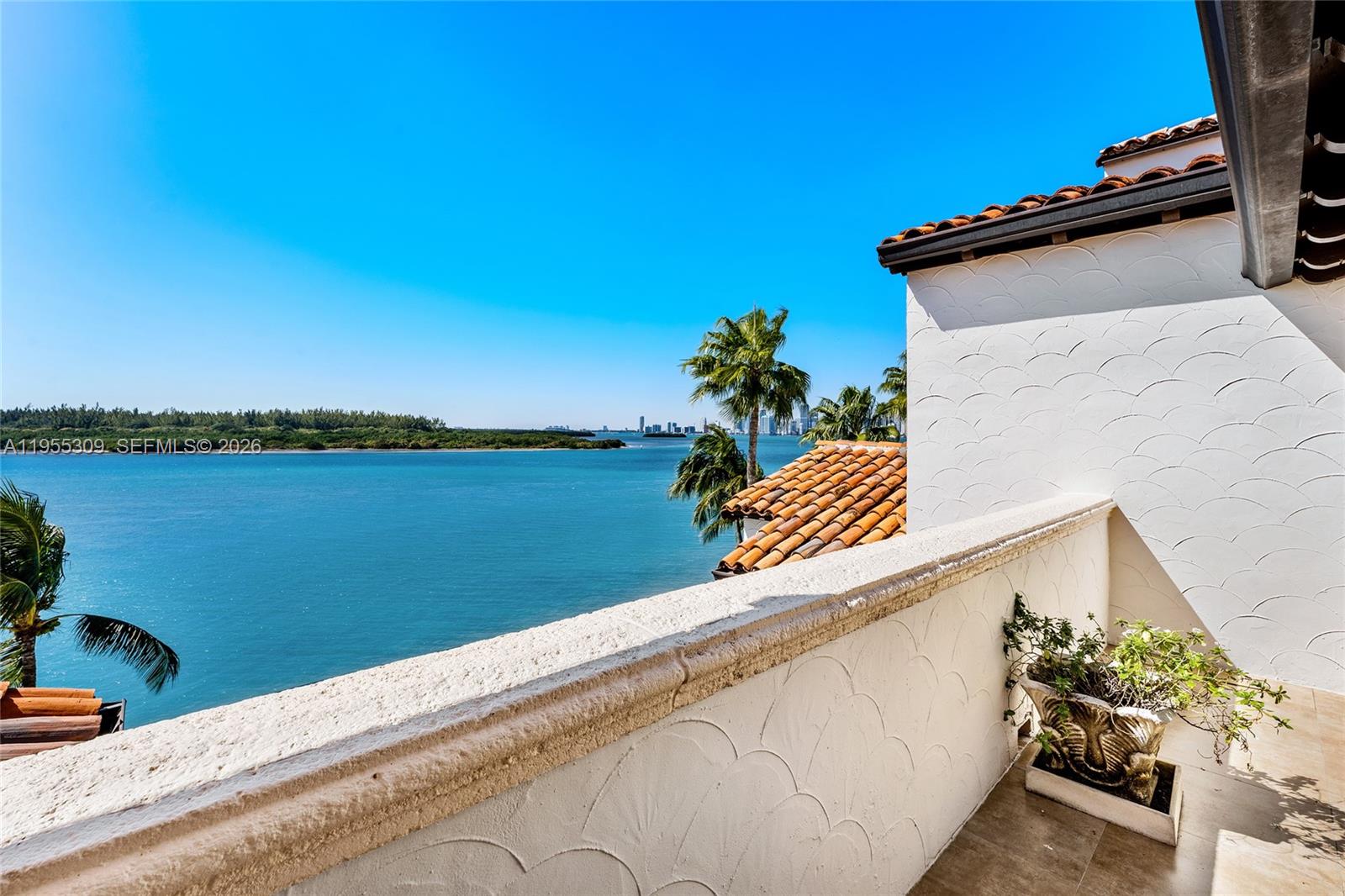 2443 Fisher Island Drive 5403 Property Photo 29
