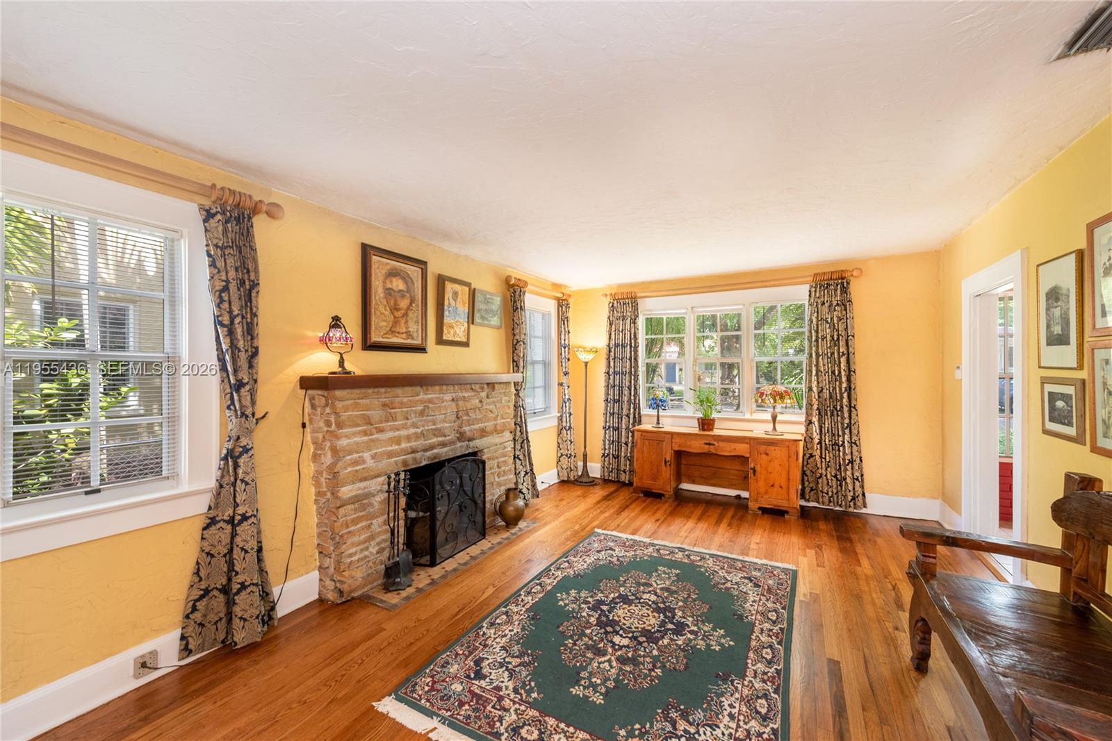 1256 Algeria Avenue Property Photo 3
