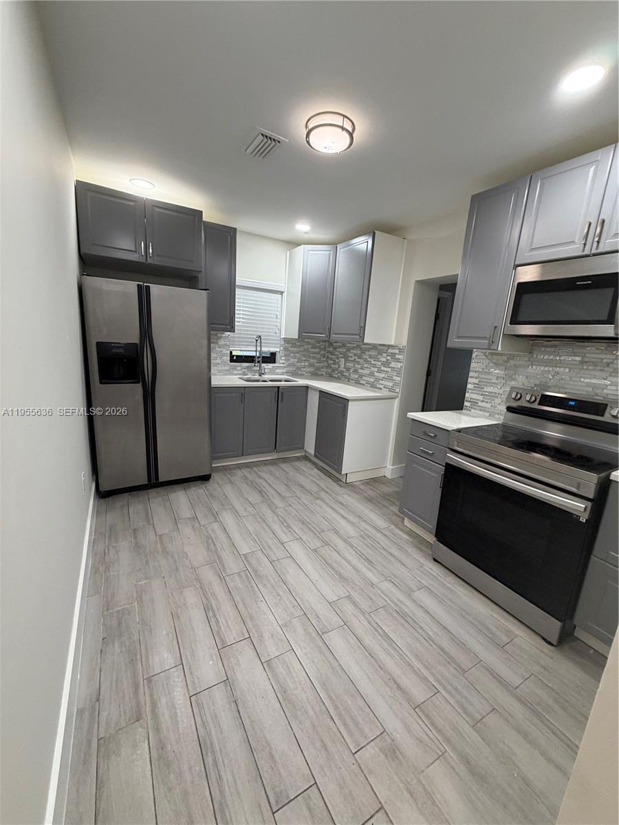 A11955636 Property Photo 3