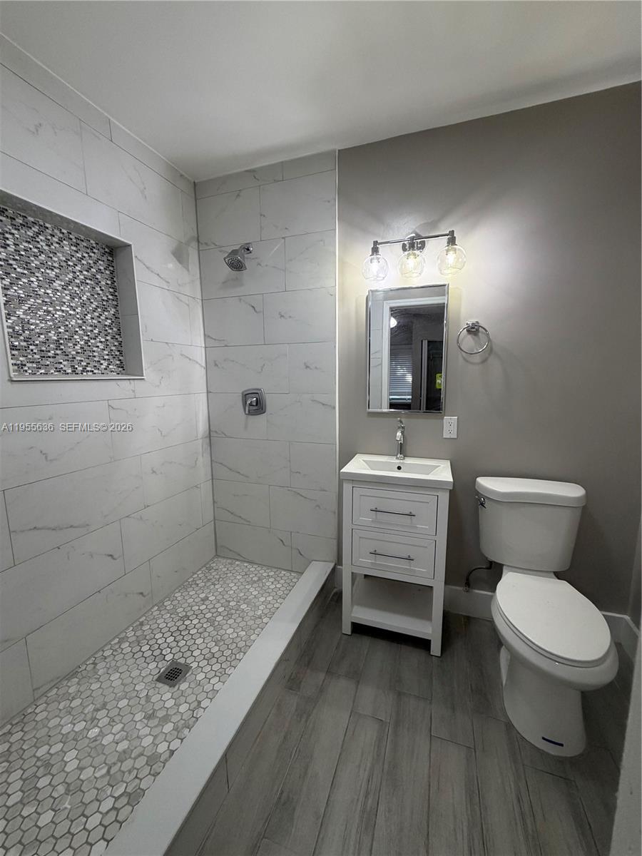 A11955636 Property Photo 8