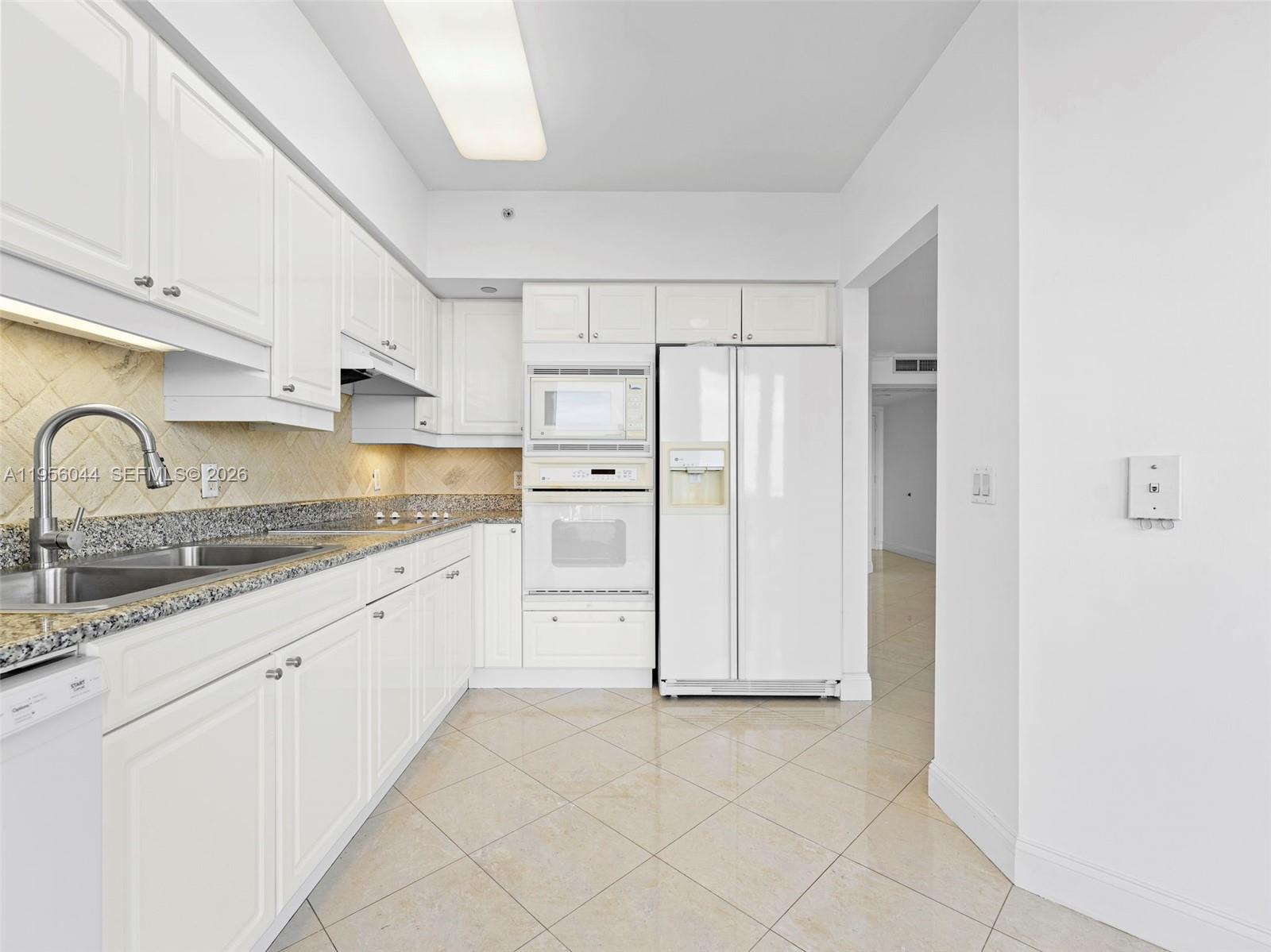 A11956044 Property Photo 6