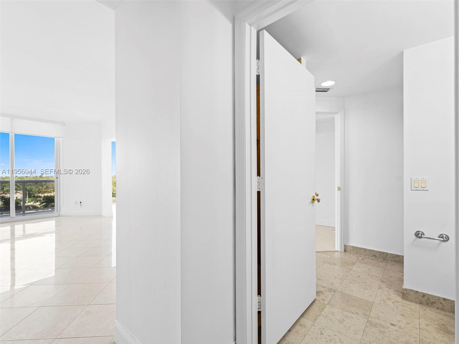 A11956044 Property Photo 12