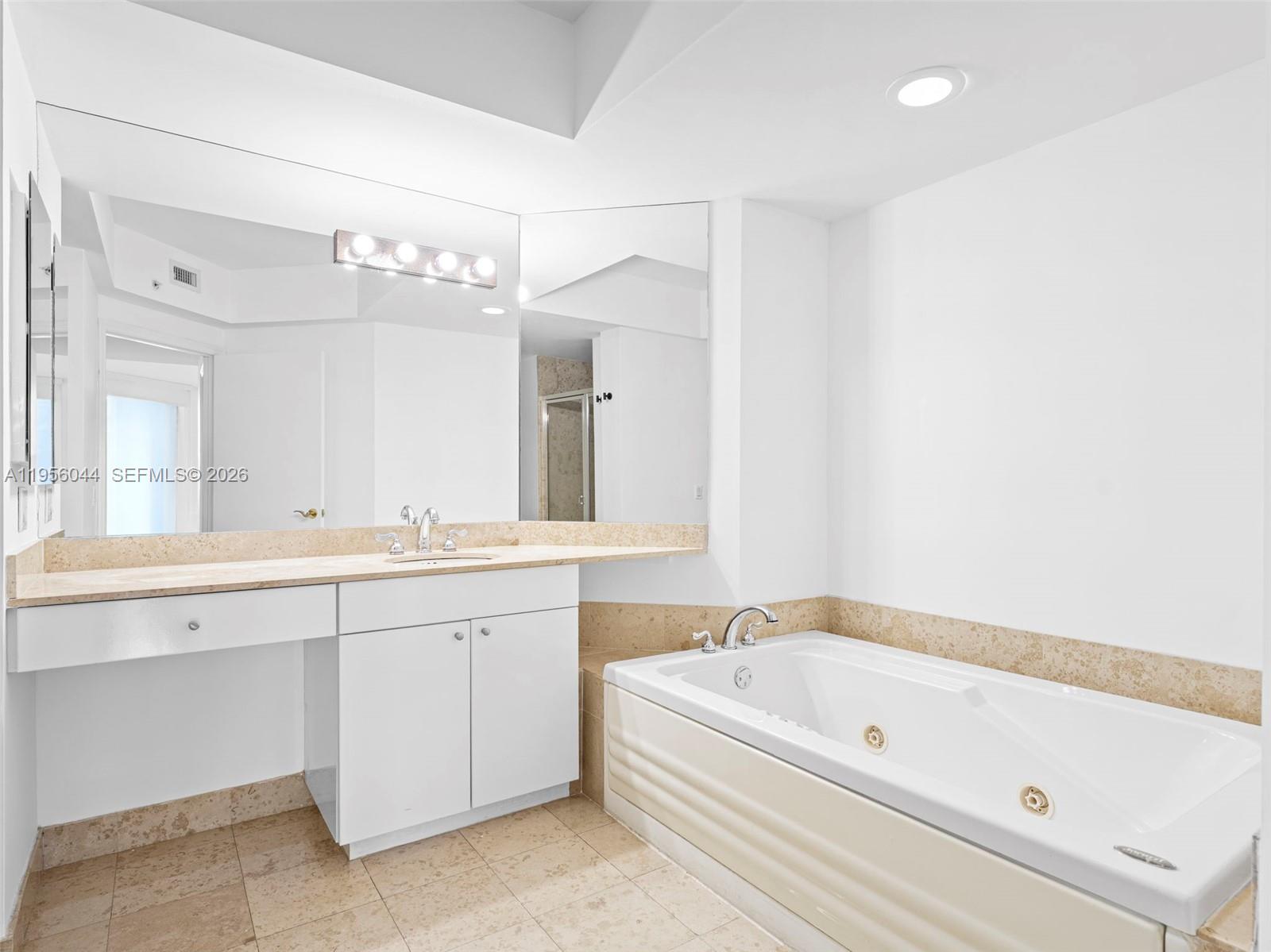 A11956044 Property Photo 15