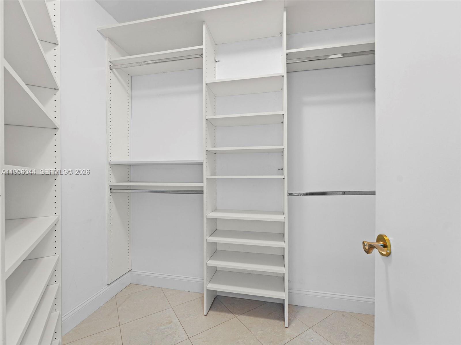 A11956044 Property Photo 16