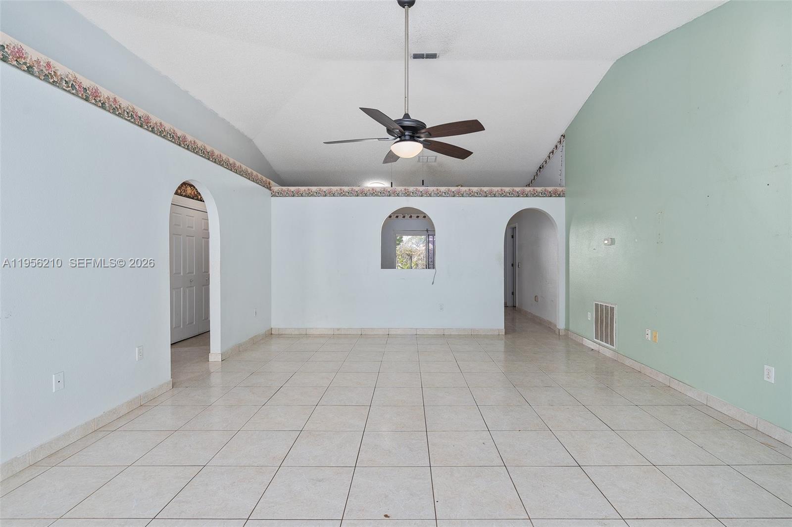 327 Ridge Court Property Photo 3