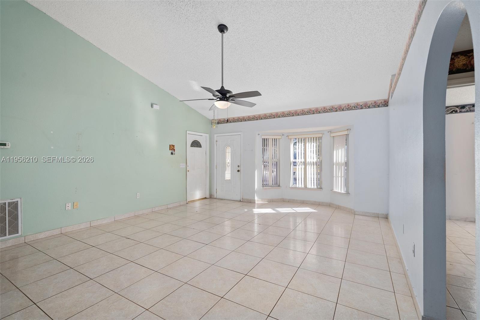 327 Ridge Court Property Photo 4