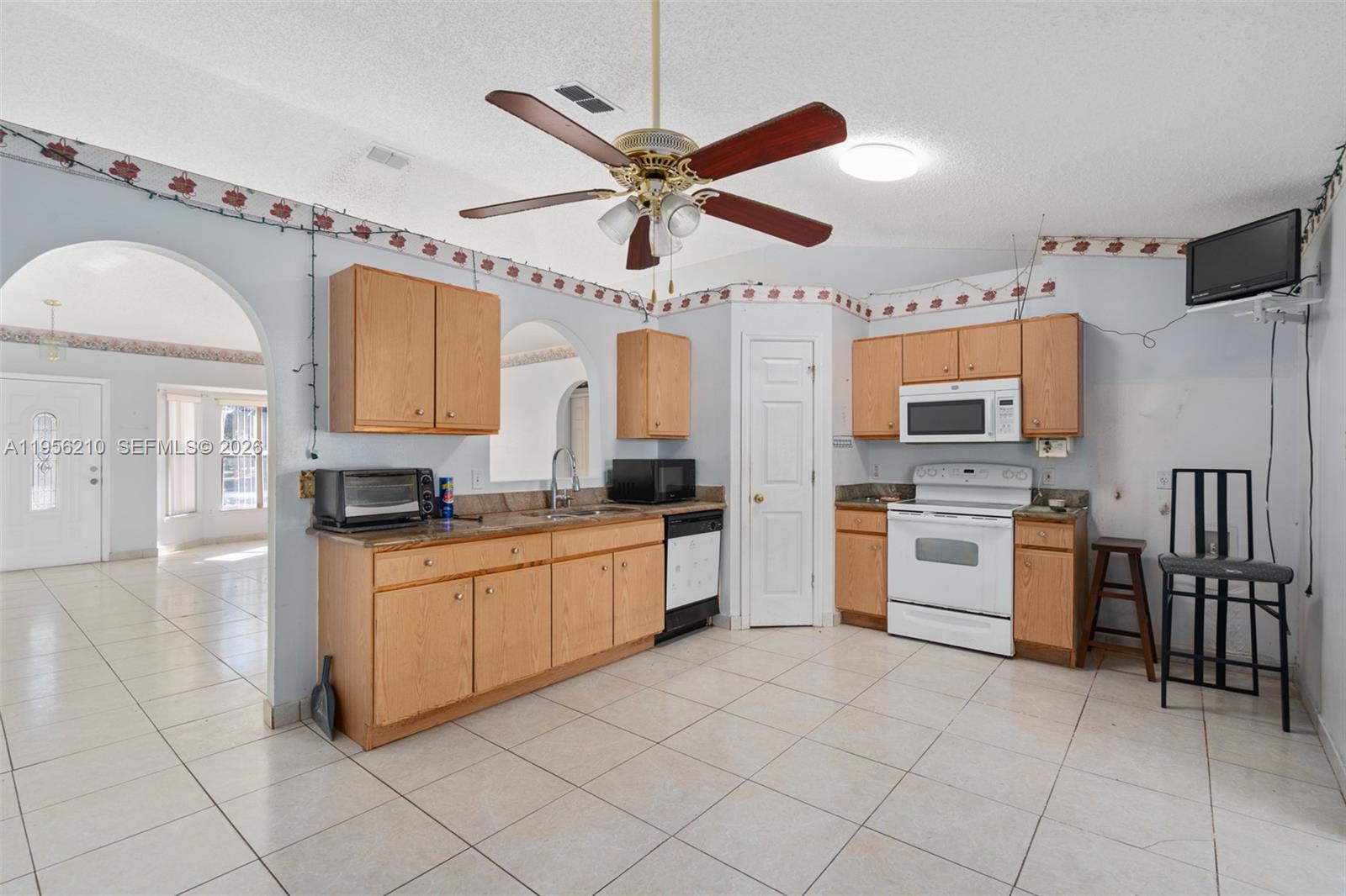 327 Ridge Court Property Photo 6
