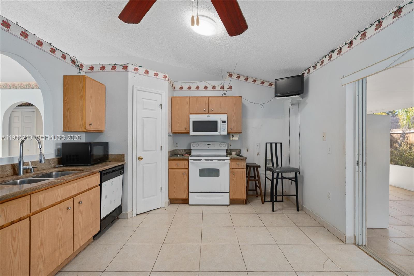 327 Ridge Court Property Photo 7