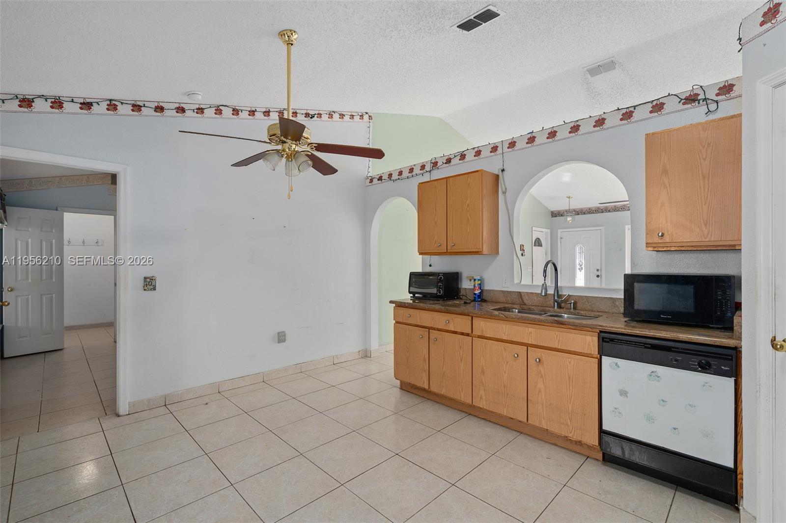 327 Ridge Court Property Photo 8